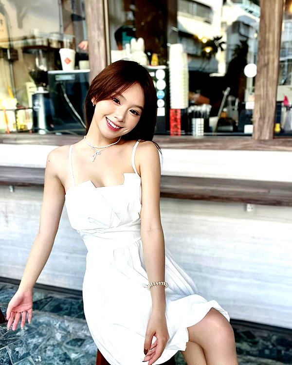 e.shao_417 instagram image archive image