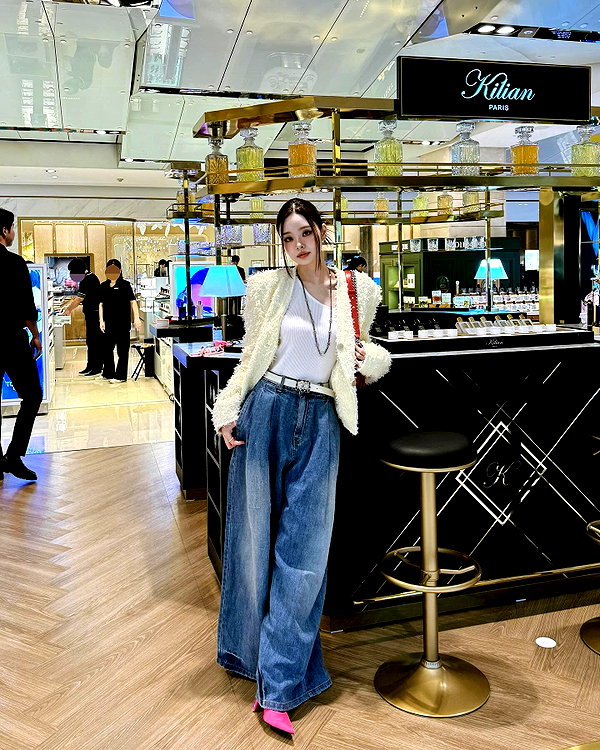 dear.zia instagram image archive image