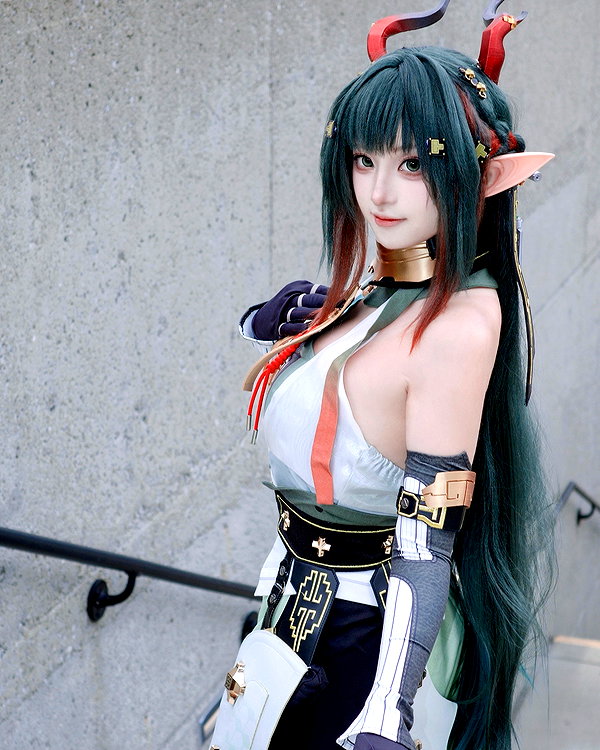 miee_cos instagram image archive image