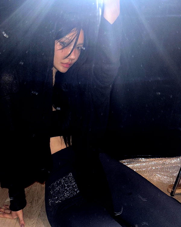 Archived image from @heroineseen on Instagram