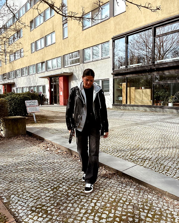 lian.gur instagram image archive image