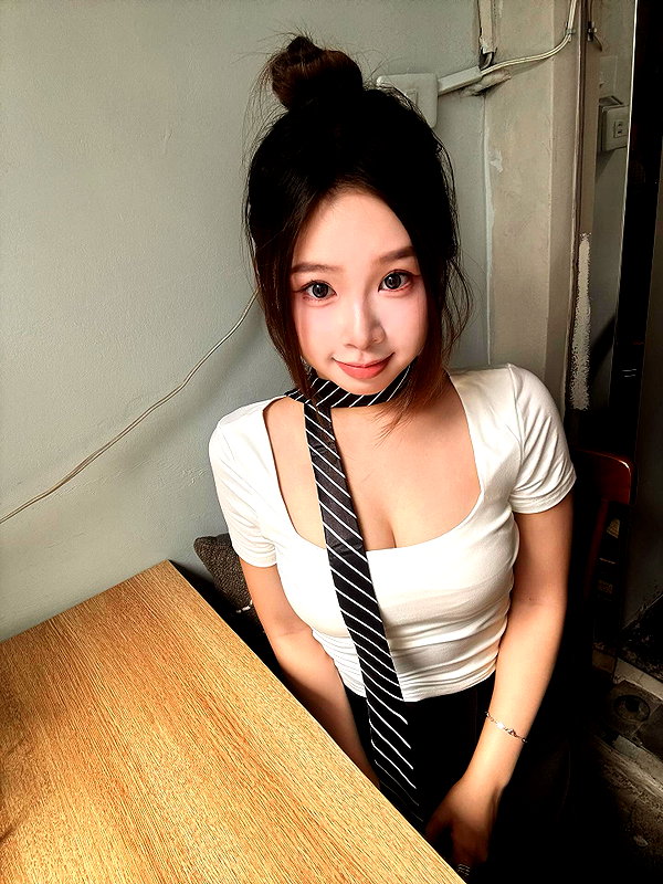 e.shao_417 instagram image archive image