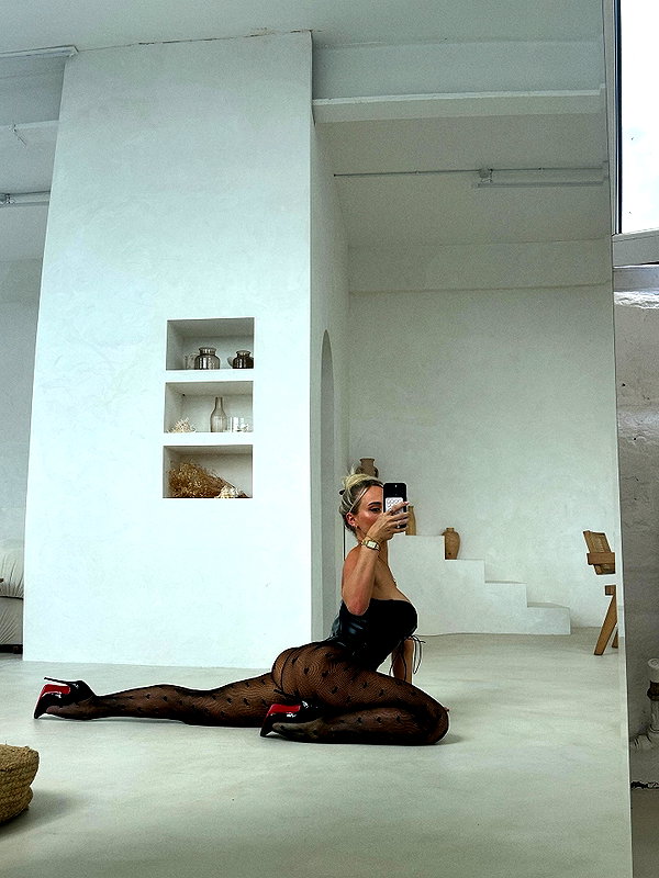 rhiannonbluee instagram image archive image