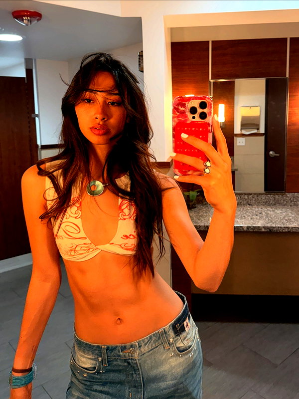 cait.knight instagram image archive image
