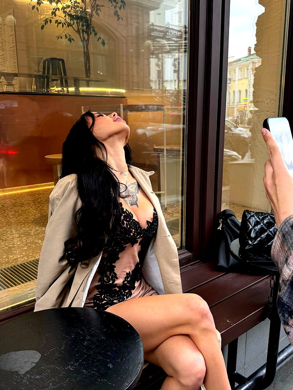 lyna_com2000 instagram image archive image