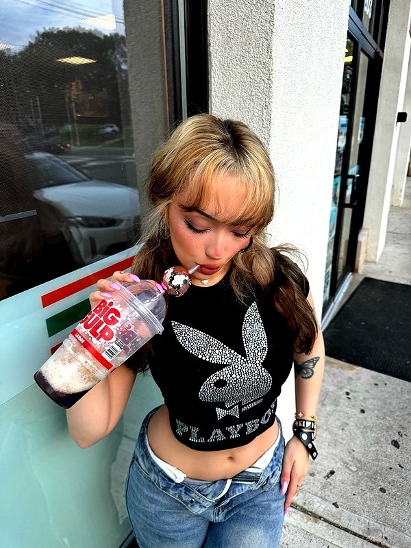 v.qx instagram image archive image