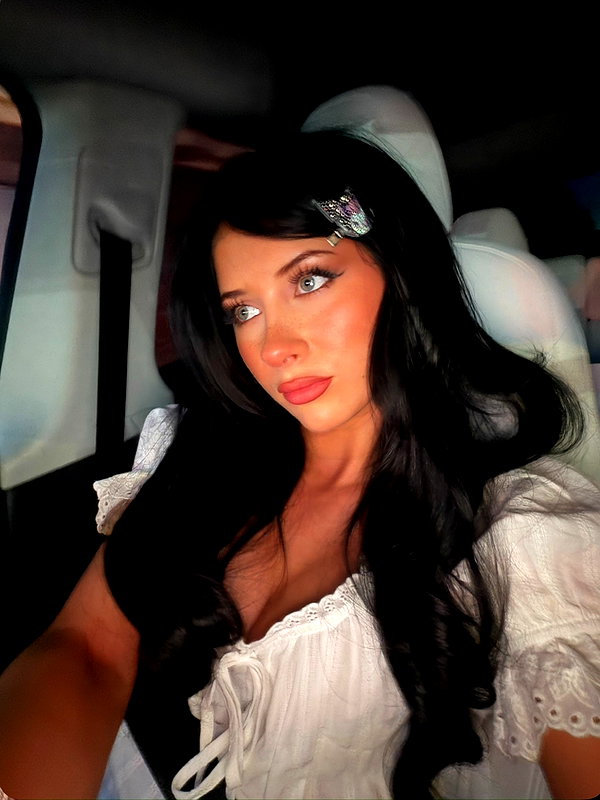 ellianawalmsley instagram image archive image