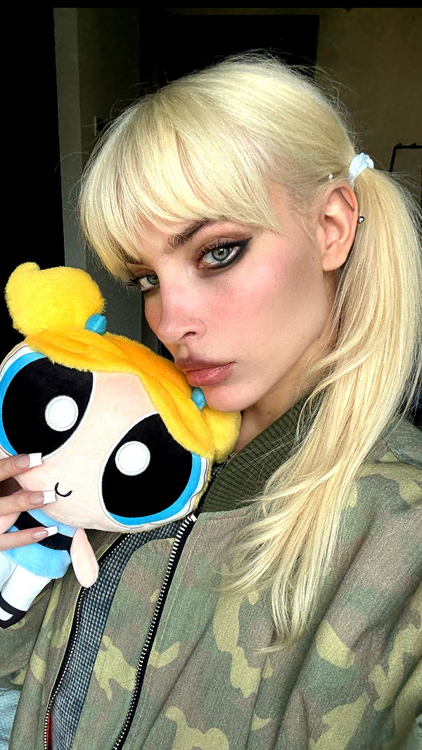 alien.hanna instagram image archive image