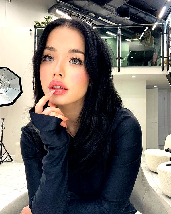 lyna_com2000 instagram image archive image