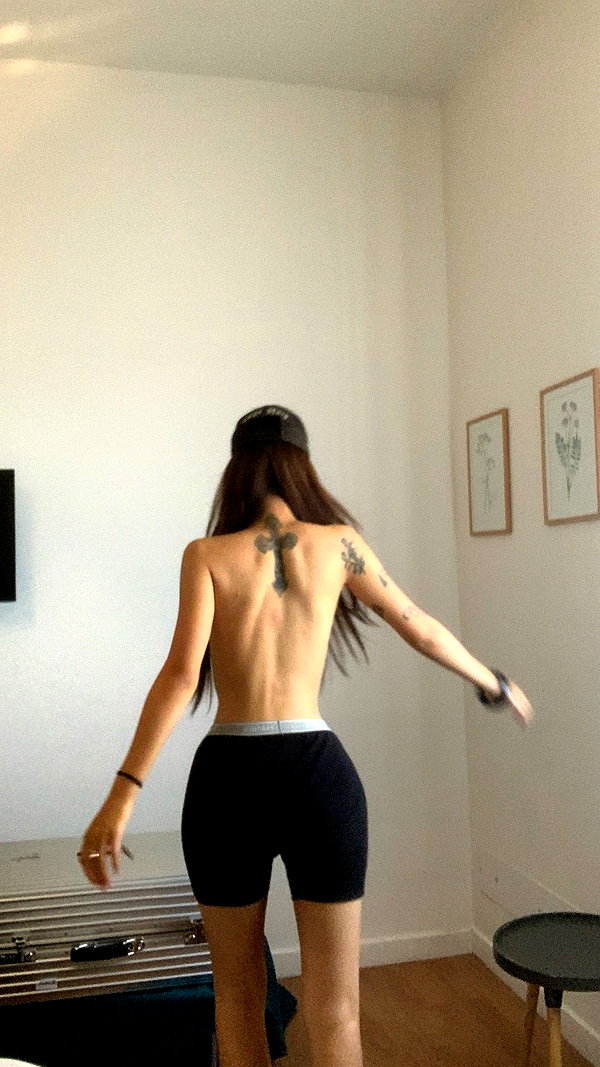 Archived image from @heroineseen on Instagram