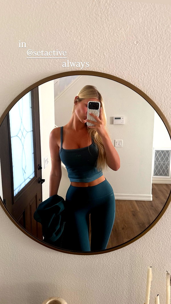 allie_dunn instagram image archive image