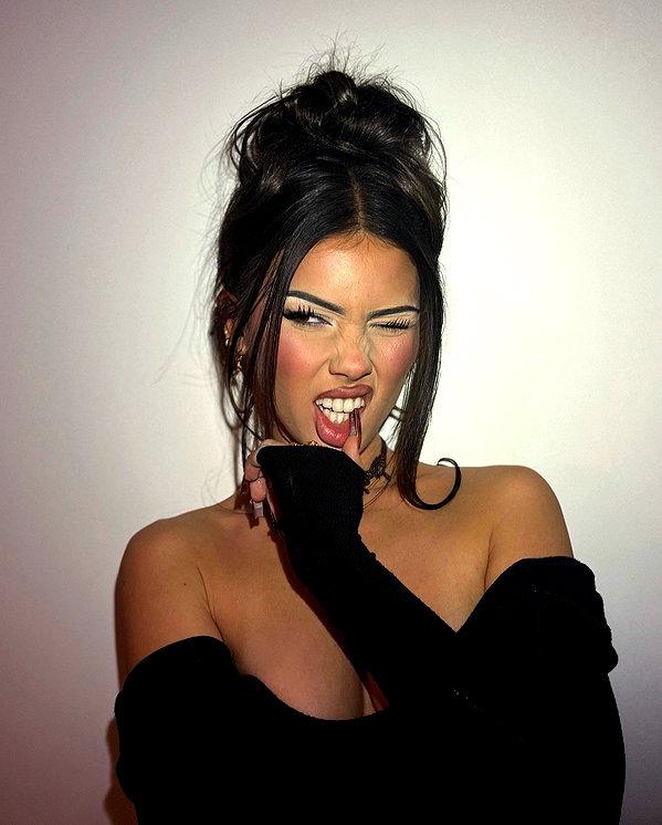 leahhalton instagram image archive image