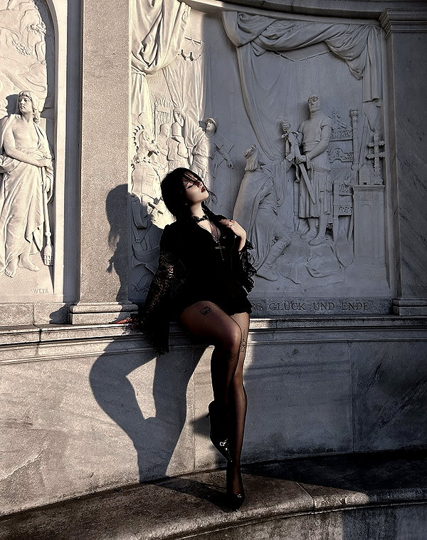 andasrose instagram image archive image