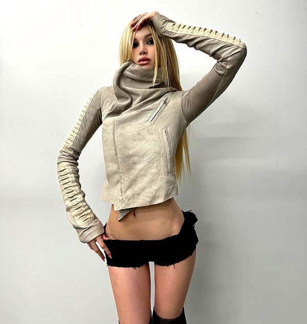 ch111oe instagram image archive image