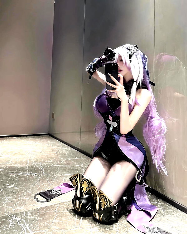 gallery_cosplayer instagram image archive image