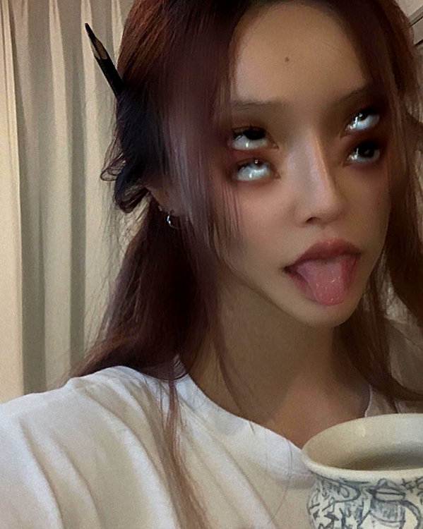 Archived image from @heroineseen on Instagram