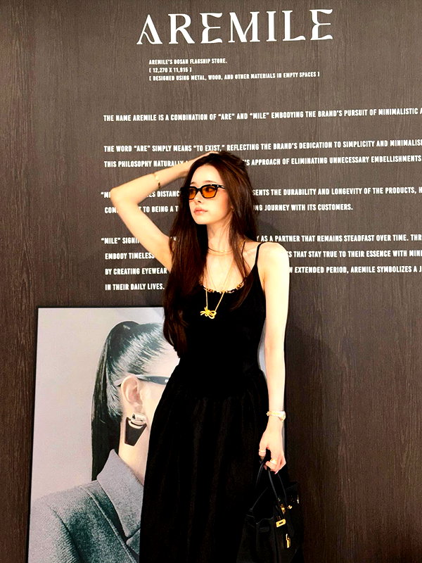 dear.zia instagram image archive image