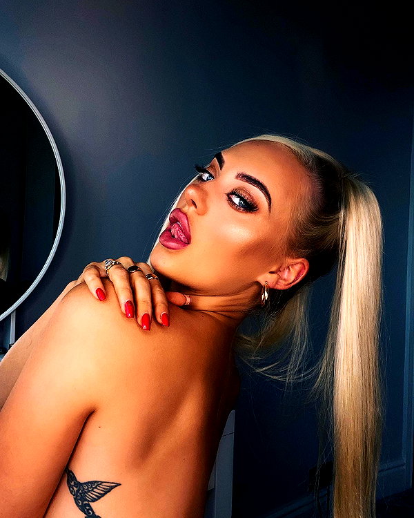 rhiannonbluee instagram image archive image