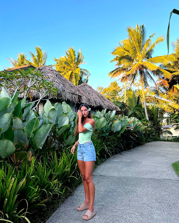 olivia.mathers instagram image archive image