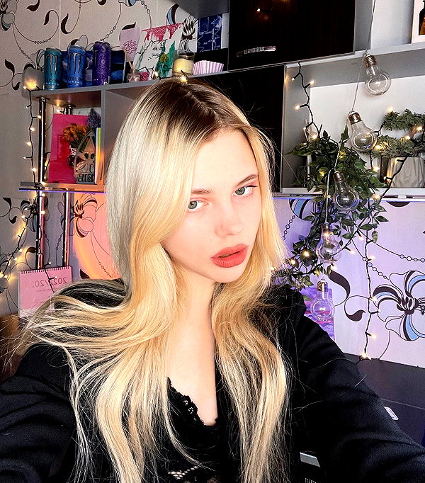 alisen.mari instagram image archive image