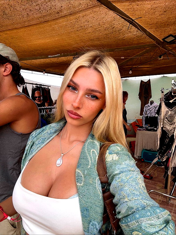 ella_netzer8 instagram image archive image