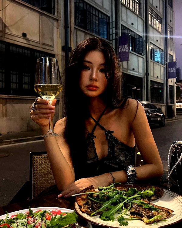 ll.lu1s instagram image archive image