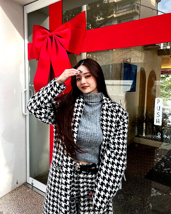 dear.zia instagram image archive image