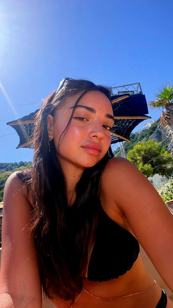 shani_shved instagram image archive image