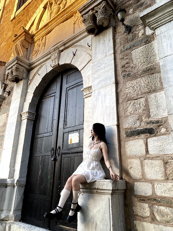 madamist_ instagram image archive image