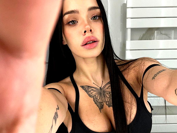 lyna_com2000 instagram image archive image