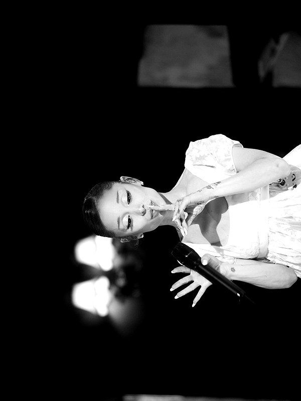 arianagrande instagram image archive image