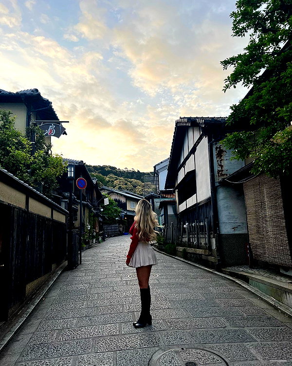 kaylasimmmons instagram image archive image