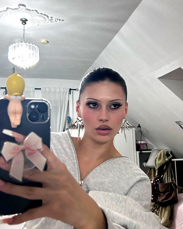 karolinaawasik instagram image archive image