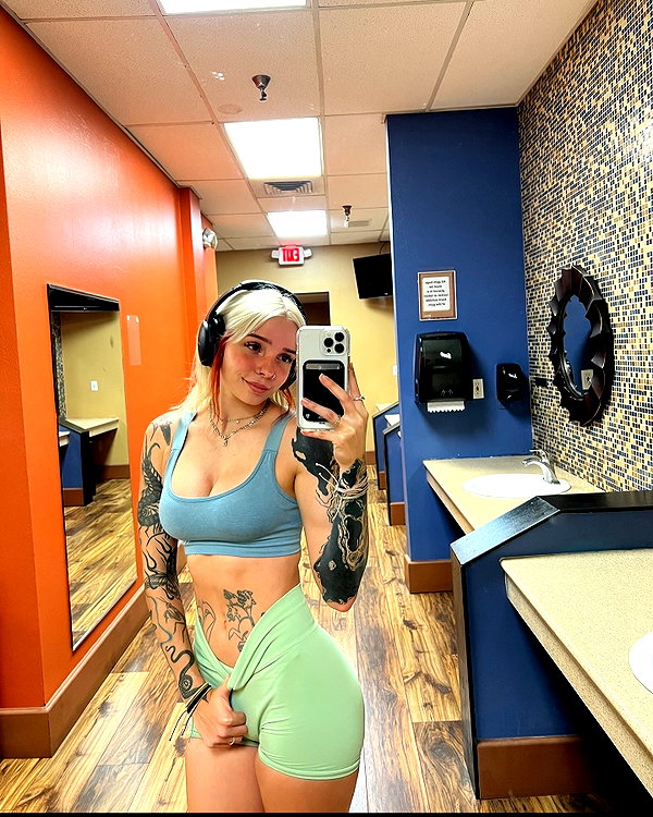 peachtoot.plz instagram image archive image