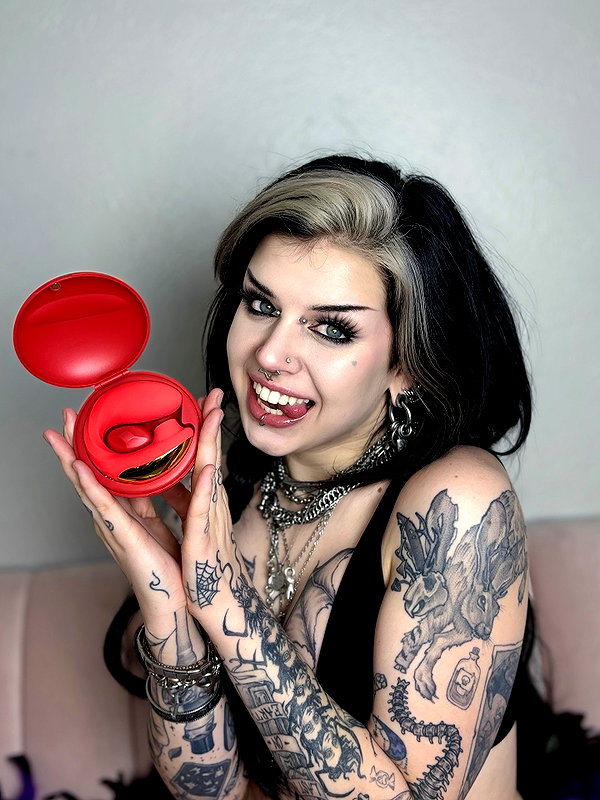 yeahimcaroline instagram image archive image