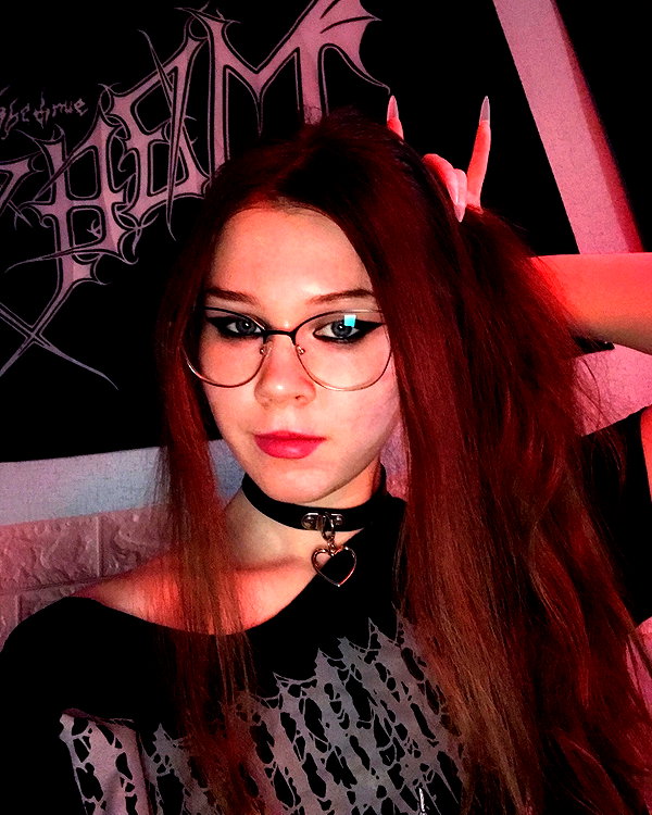 tiny.eviluv instagram image archive image