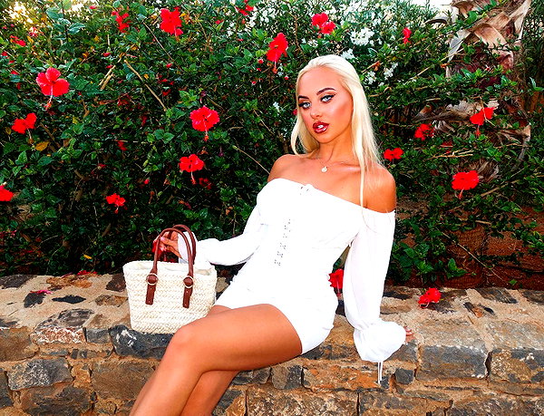 rhiannonbluee instagram image archive image