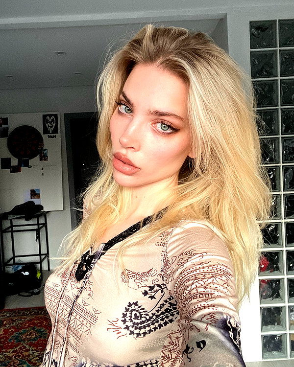anya4everr instagram image archive image