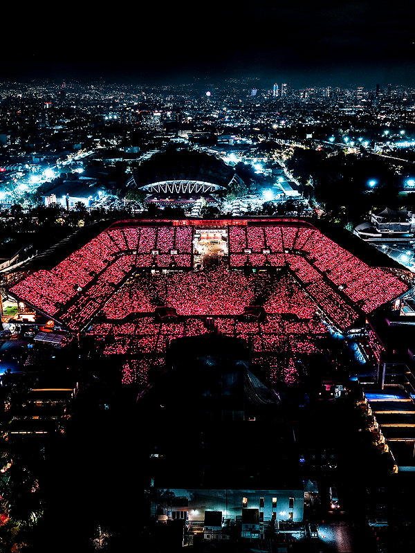 shakira instagram image archive image