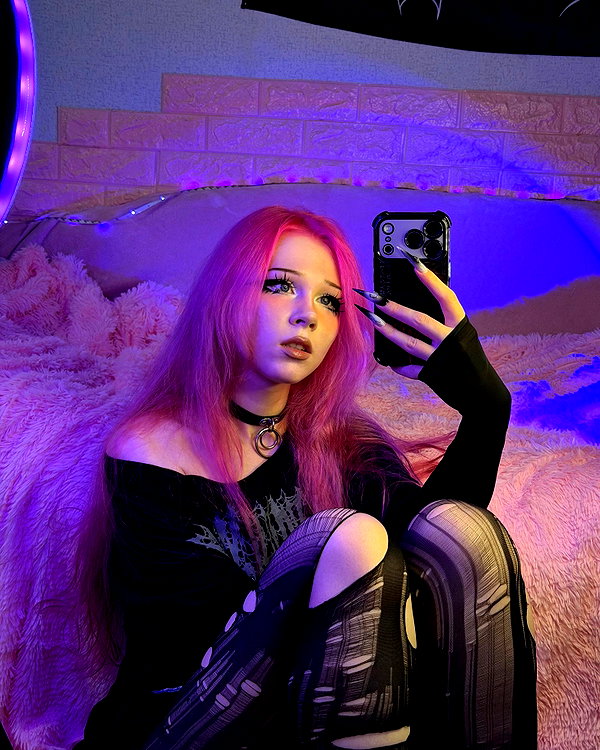 tiny.eviluv instagram image archive image