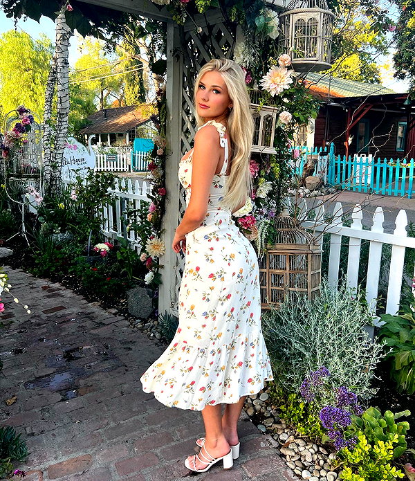 allie_dunn instagram image archive image