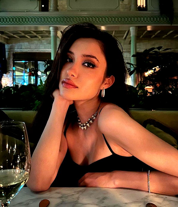 baddiesessence instagram image archive image