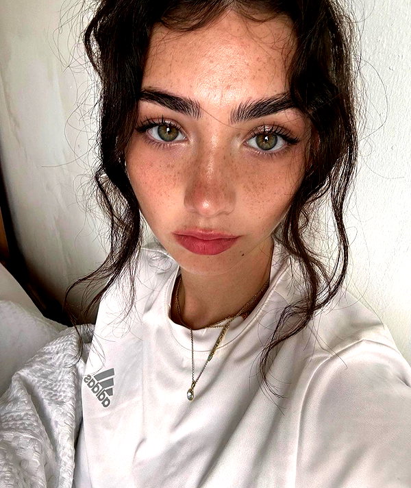 baddiesessence instagram image archive image