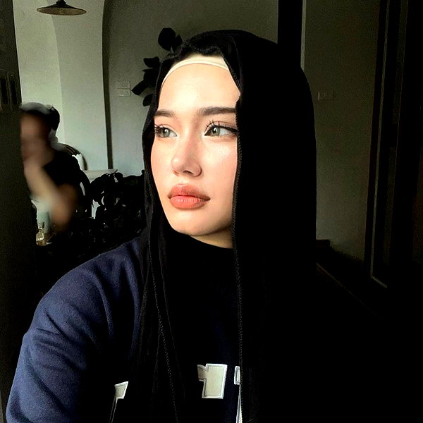 baddiesessence instagram image archive image