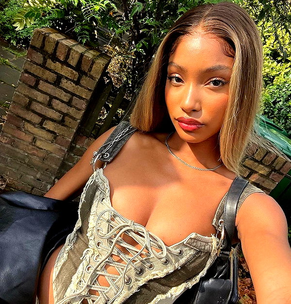 baddiesessence instagram image archive image