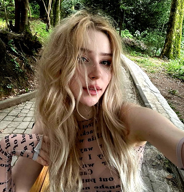 baddiesessence instagram image archive image