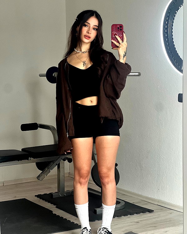 cata.leyah instagram image archive image