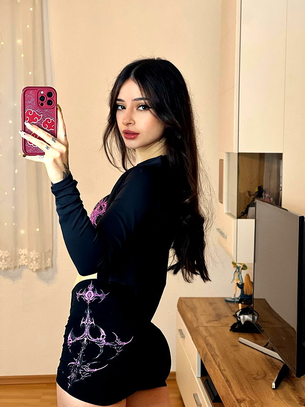 cata.leyah instagram image archive image