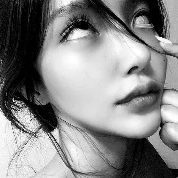 Archived image from @heroineseen on Instagram