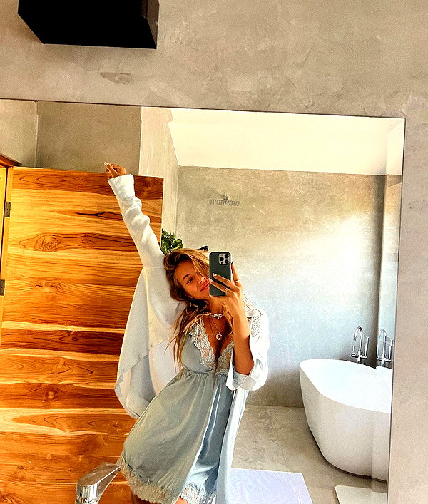 pia__kim instagram image archive image